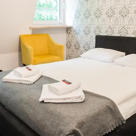 Dworek Admiral Bed & Breakfast