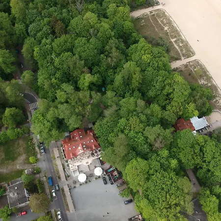 Dworek Admiral Couette-café