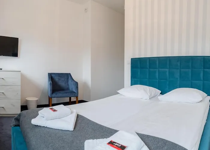 Bed & Breakfast Dworek Admiral 3*